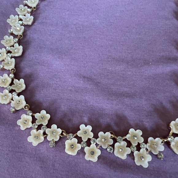 Talbots Beautiful Delicate Flower Necklace!!! - Picture 3 of 3